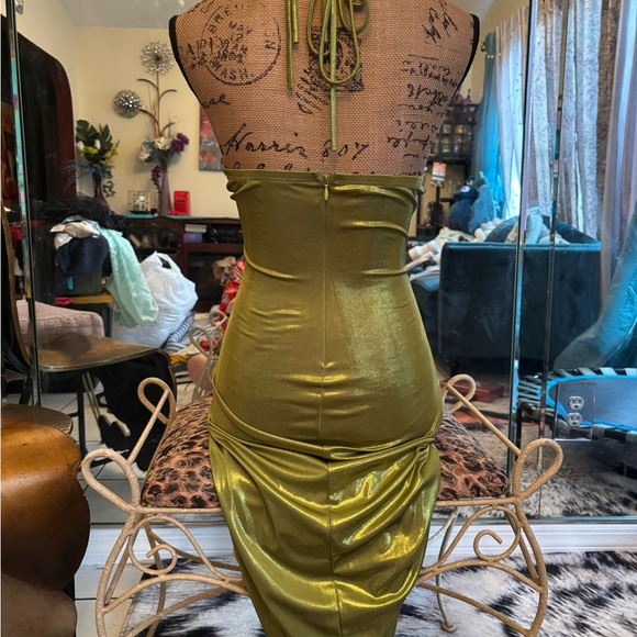 Chic Backless Gold Ruched Dress - Picture 7 of 8